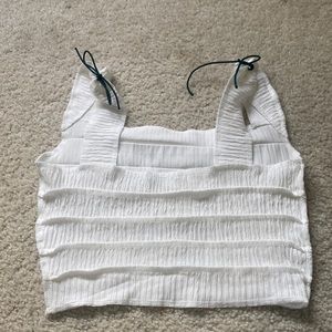 Cute white top with green bow details